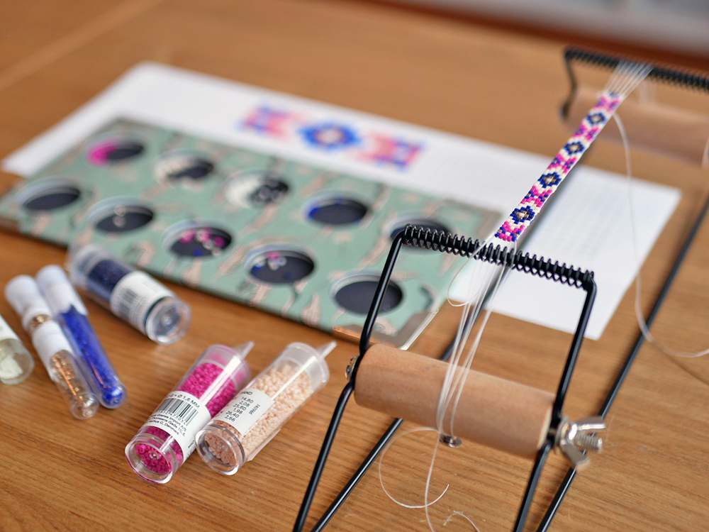 Perles Miyuki : un bracelet au métier à tisser - Les Projets Fantastiques,  le blog de Nelly Glassmann