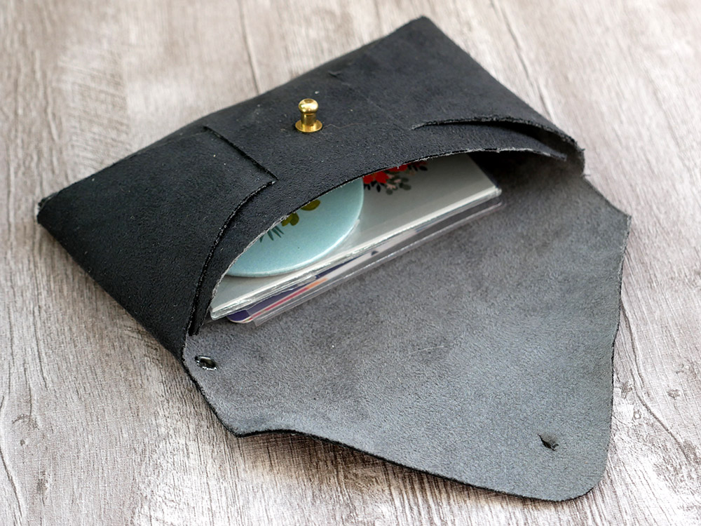 Cricut : un porte-cartes en simili-cuir