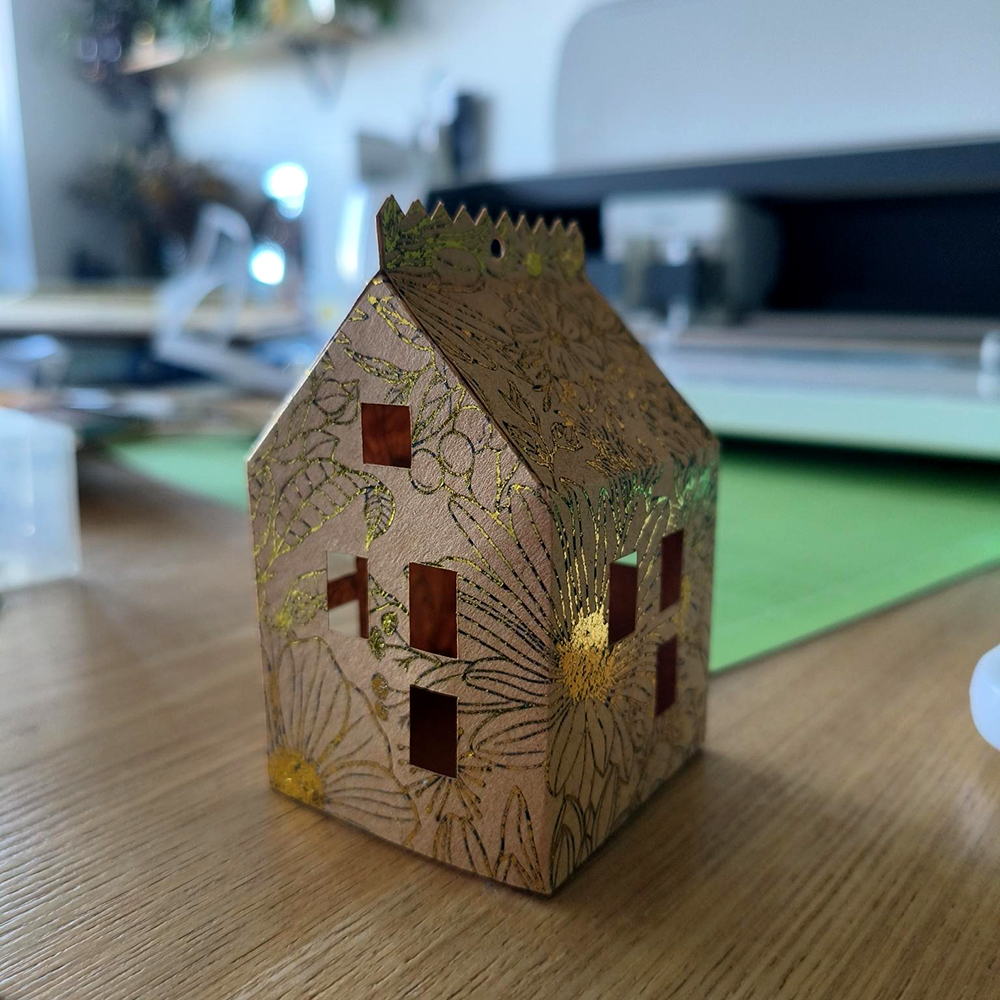 Cricut : une petite maison en papier imprimé